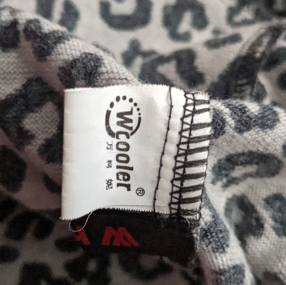 🌺HOST PICK🌺Leopard Print Cowl Embellished Long Sleeve Soft Sweater Grey &Black - Picture 6 of 11